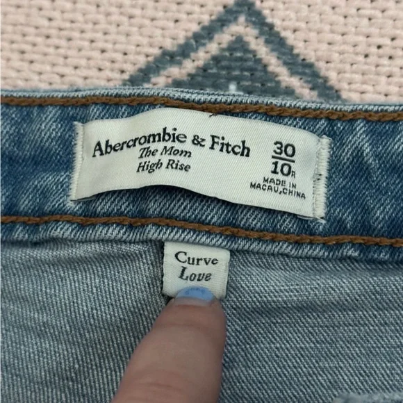 Abercrombie & Fitch Stretch Ripped Curve Love The Mom High Rise Jeans - Picture 5 of 16
